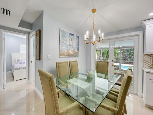 Naples Vacation Pool Home Four Bedrooms Sleeps 8 Guests