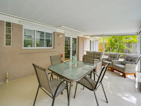 Naples Vacation Pool Home Four Bedrooms Sleeps 8 Guests