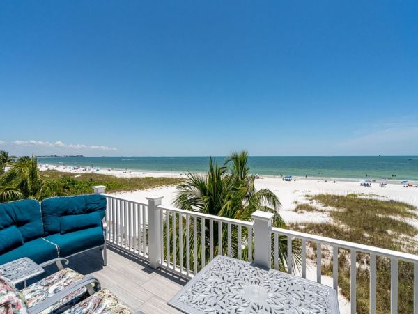 Fort Myers Beach Oceanfront Vacation Home Sleeps 19 Guests