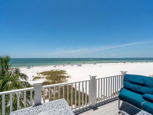 Fort Myers Beach Oceanfront Vacation Home Sleeps 19 Guests