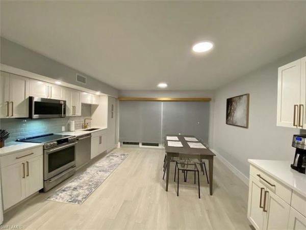 Walk to Beach Naples Vacation Condo 2 Bedrooms Communal Pool