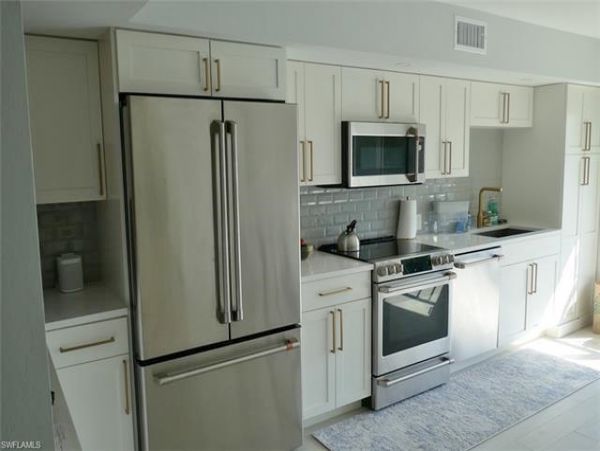 Walk to Beach Naples Vacation Condo 2 Bedrooms Communal Pool