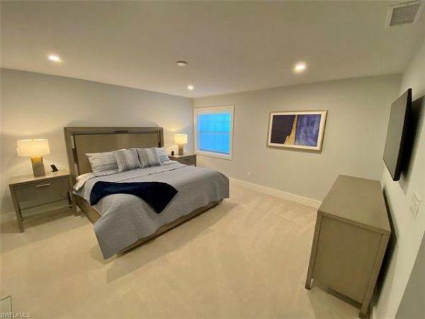 Walk to Beach Naples Vacation Condo 2 Bedrooms Communal Pool