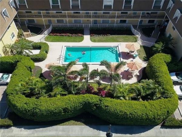 Walk to Beach Naples Vacation Condo 2 Bedrooms Communal Pool
