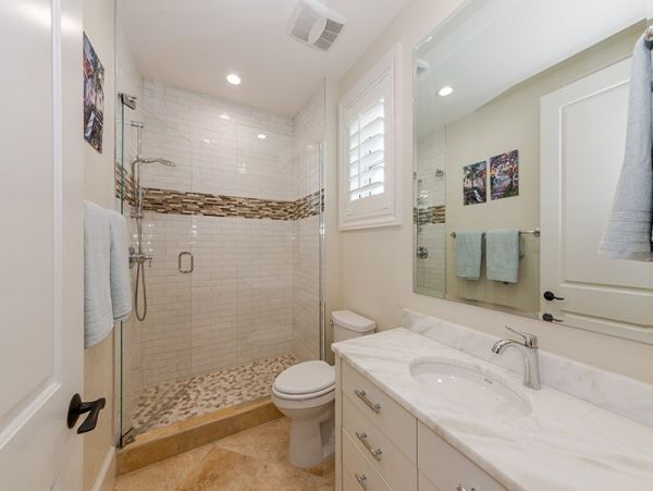 Modern Two Bedroom Vacation Condo in Naples Walk To Beach