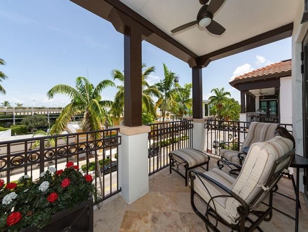 Modern Two Bedroom Vacation Condo in Naples Walk To Beach