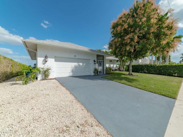 Marco Island Vacation Home Three Bedroom Pool Home Sleeps 7