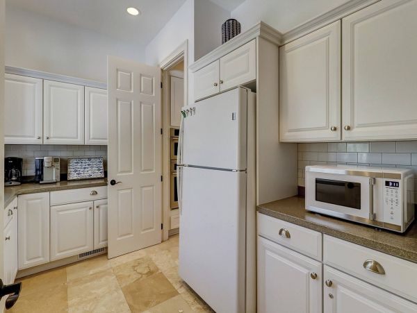 Hilton Head 6 Bedroom Home with Pool & Spa Walk To Beach