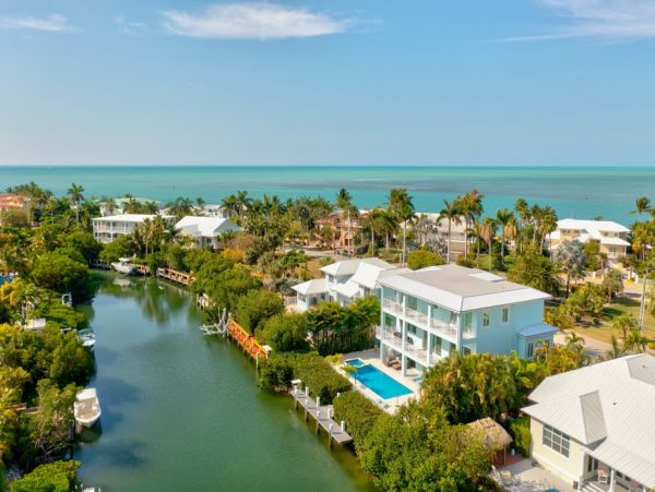 Key Colony Beach  Luxury Vacation Villa on Water Pool