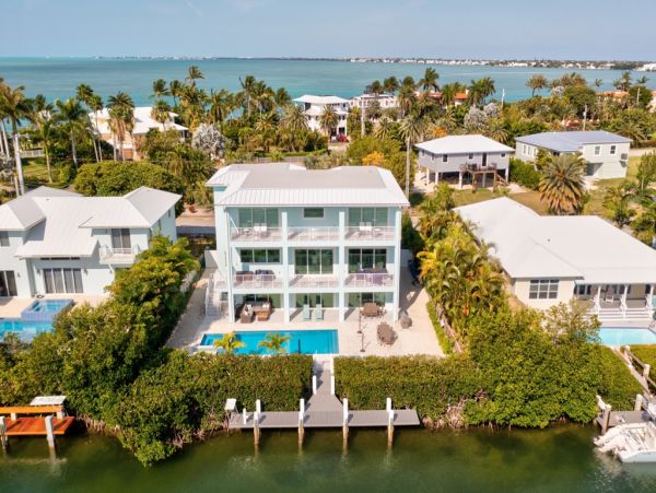 Key Colony Beach  Luxury Vacation Villa on Water Pool