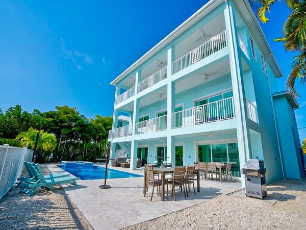 Key Colony Beach  Luxury Vacation Villa on Water Pool