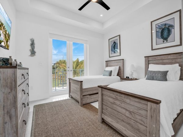 Key Colony Beach  Luxury Vacation Villa on Water Pool