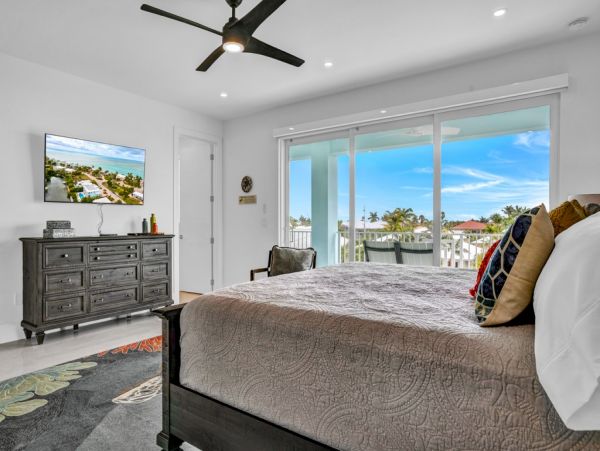Key Colony Beach  Luxury Vacation Villa on Water Pool