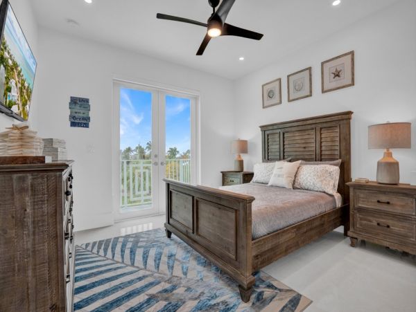 Key Colony Beach  Luxury Vacation Villa on Water Pool