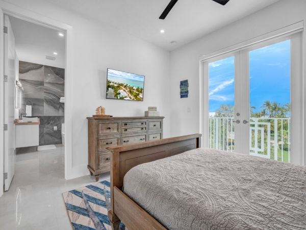 Key Colony Beach  Luxury Vacation Villa on Water Pool