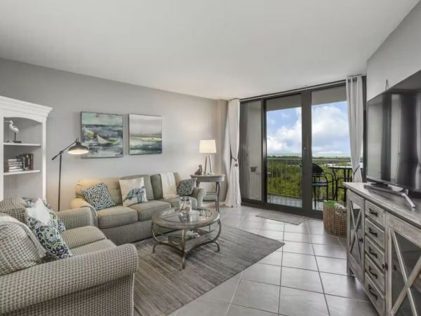 Marco Island Vacation Coastal Condo with Beach Access