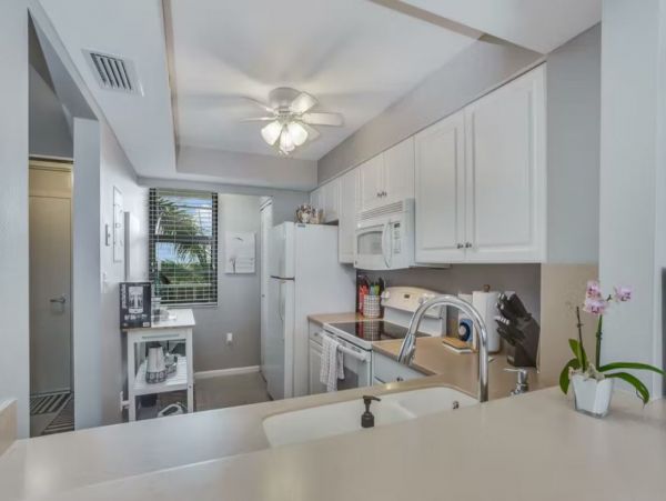 Marco Island Vacation Coastal Condo with Beach Access