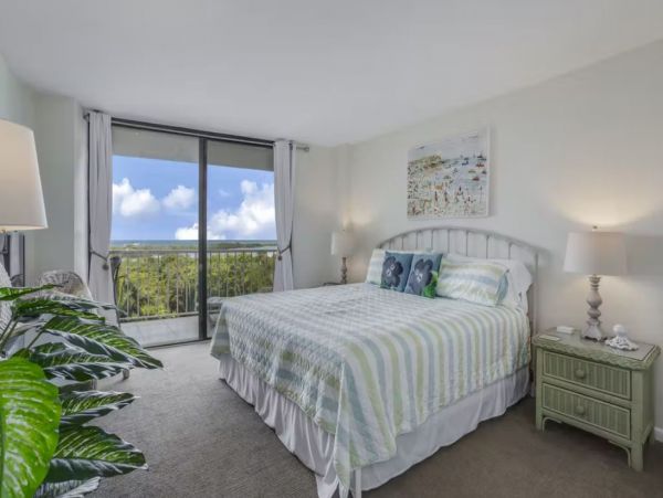 Marco Island Vacation Coastal Condo with Beach Access