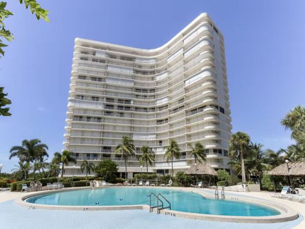 Marco Island Vacation Coastal Condo with Beach Access