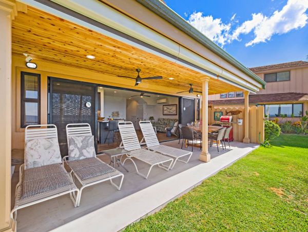 Oceanfront Lahaina Maui Vacation Rental Sleeps 4 Guests