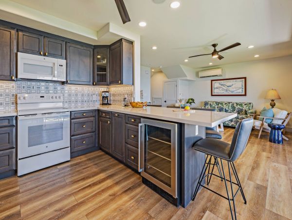 Oceanfront Lahaina Maui Vacation Rental Sleeps 4 Guests