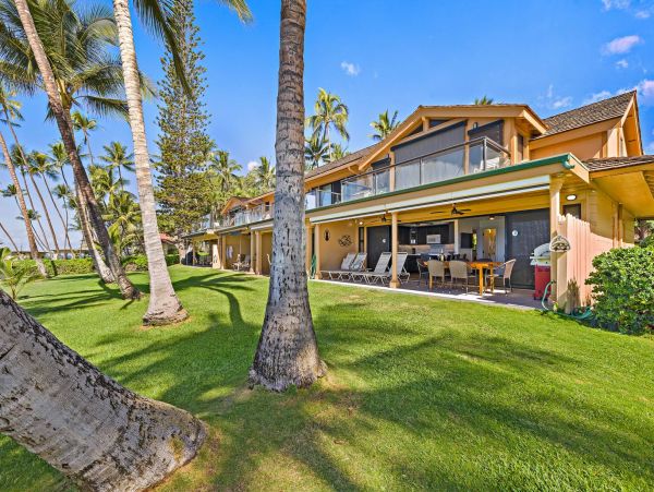 Oceanfront Lahaina Maui Vacation Rental Sleeps 4 Guests