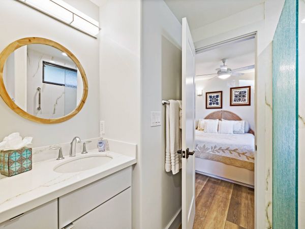Oceanfront Lahaina Maui Vacation Rental Sleeps 4 Guests