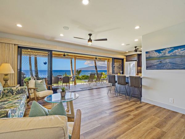 Oceanfront Lahaina Maui Vacation Rental Sleeps 4 Guests
