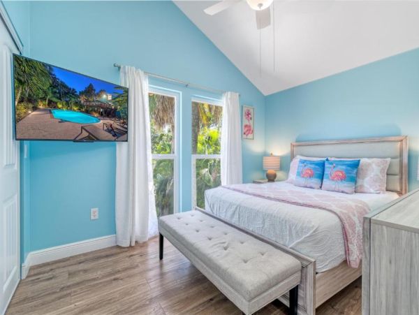 Siesta Key Vacation Rental 5-Bedroom Beach Home with Private Pool