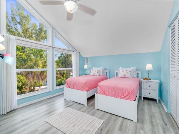 Siesta Key Vacation Rental 5-Bedroom Beach Home with Private Pool