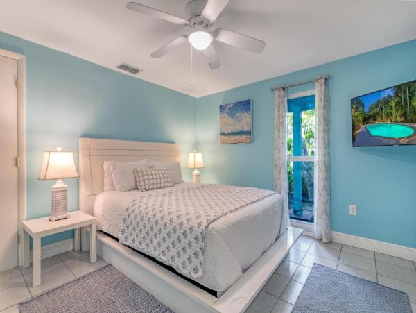 Siesta Key Vacation Rental 5-Bedroom Beach Home with Private Pool