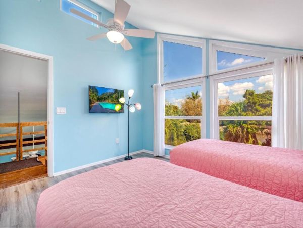 Siesta Key Vacation Rental 5-Bedroom Beach Home with Private Pool