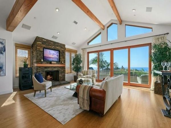 Beautiful San Diego Vacation Home Walk to Beach with Views