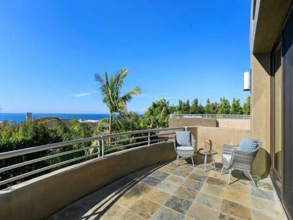 Beautiful San Diego Vacation Home Walk to Beach with Views