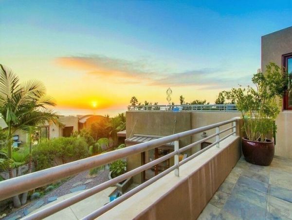 Beautiful San Diego Vacation Home Walk to Beach with Views