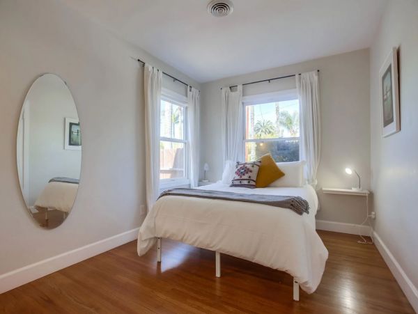 Beautiful Oceanside Vacation Home Walk to Beach Sleeps 6