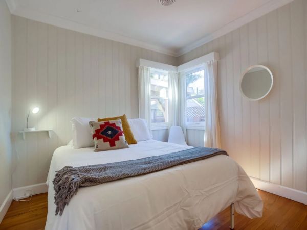 Beautiful Oceanside Vacation Home Walk to Beach Sleeps 6