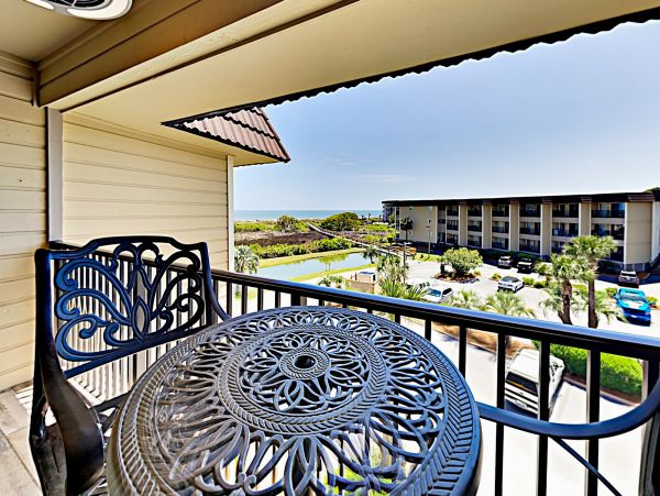 Luxury Condo on Palmetto Dunes, close to everything!
