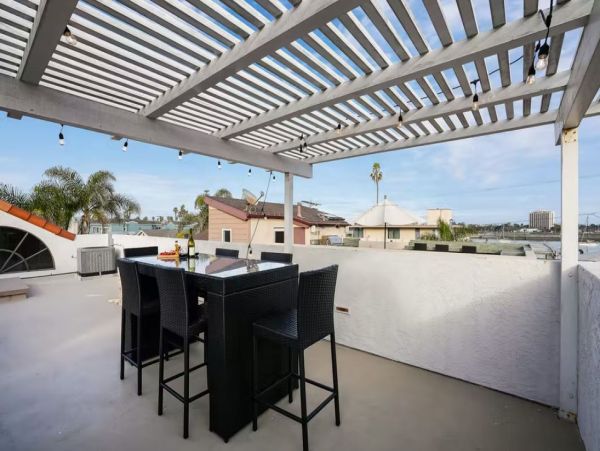 Mission Beach Vacation Home - One Block from Beach