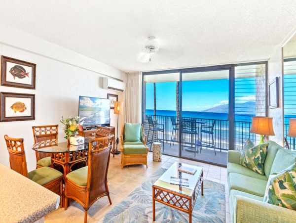 Lahaina One Bedroom Condo with Ocean View Sleeps 4 Guests