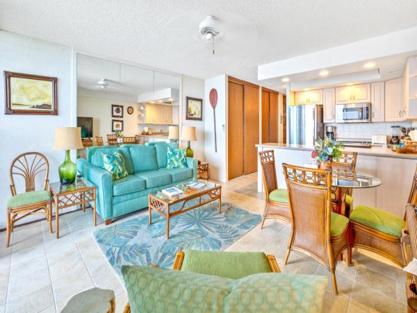 Lahaina One Bedroom Condo with Ocean View Sleeps 4 Guests