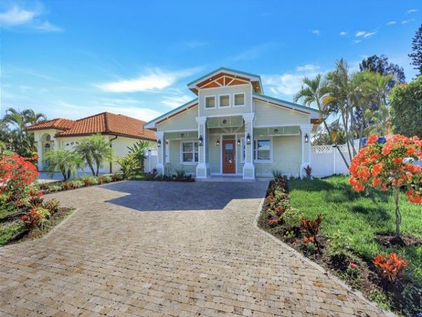 Naples Vacation Pool Home Four Bedrooms Walk To Beach