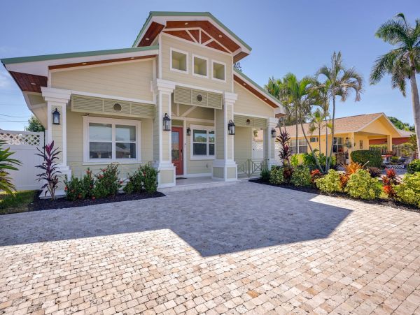 Naples Vacation Pool Home Four Bedrooms Walk To Beach