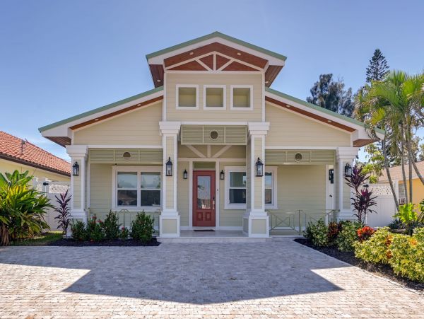 Naples Vacation Pool Home Four Bedrooms Walk To Beach