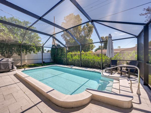 Naples Vacation Pool Home Four Bedrooms Walk To Beach
