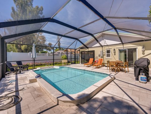 Naples Vacation Pool Home Four Bedrooms Walk To Beach