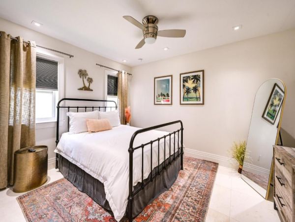 Naples Vacation Pool Home Four Bedrooms Walk To Beach