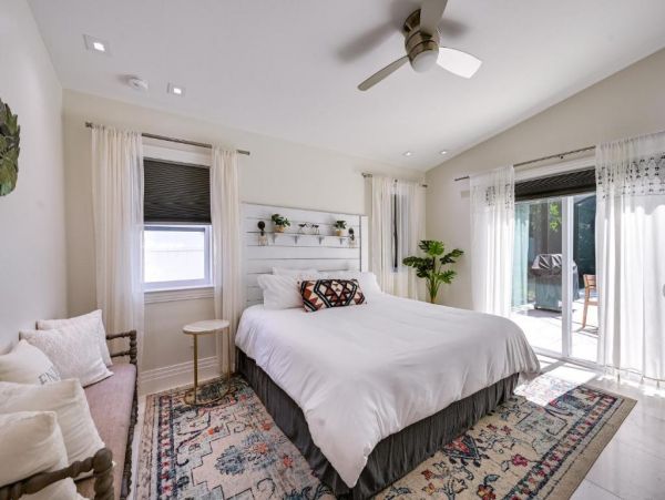 Naples Vacation Pool Home Four Bedrooms Walk To Beach