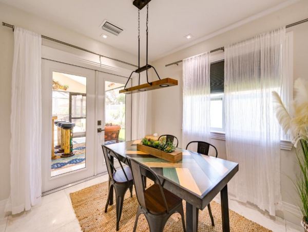 Naples Vacation Pool Home Four Bedrooms Walk To Beach