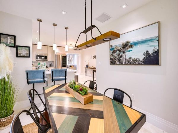 Naples Vacation Pool Home Four Bedrooms Walk To Beach